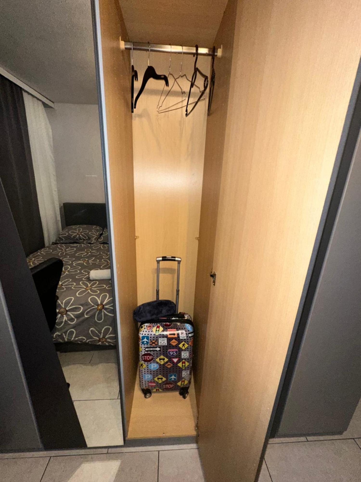 Schoenes Zimmer In Bahnhofsnaehe In Einer Wohnung Mit Grosser Terrasse Gießen Esterno foto